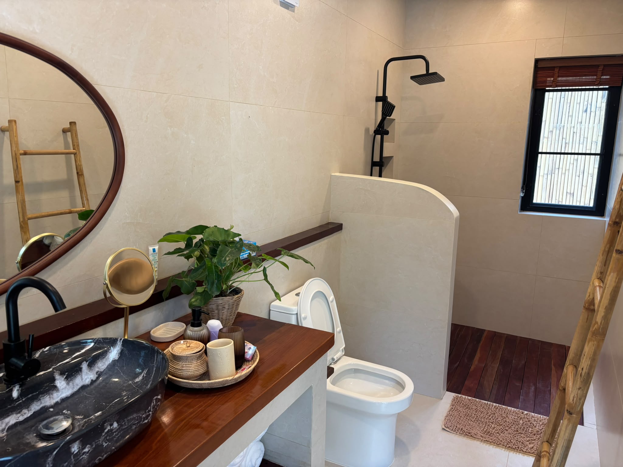 Central Villa bathroom